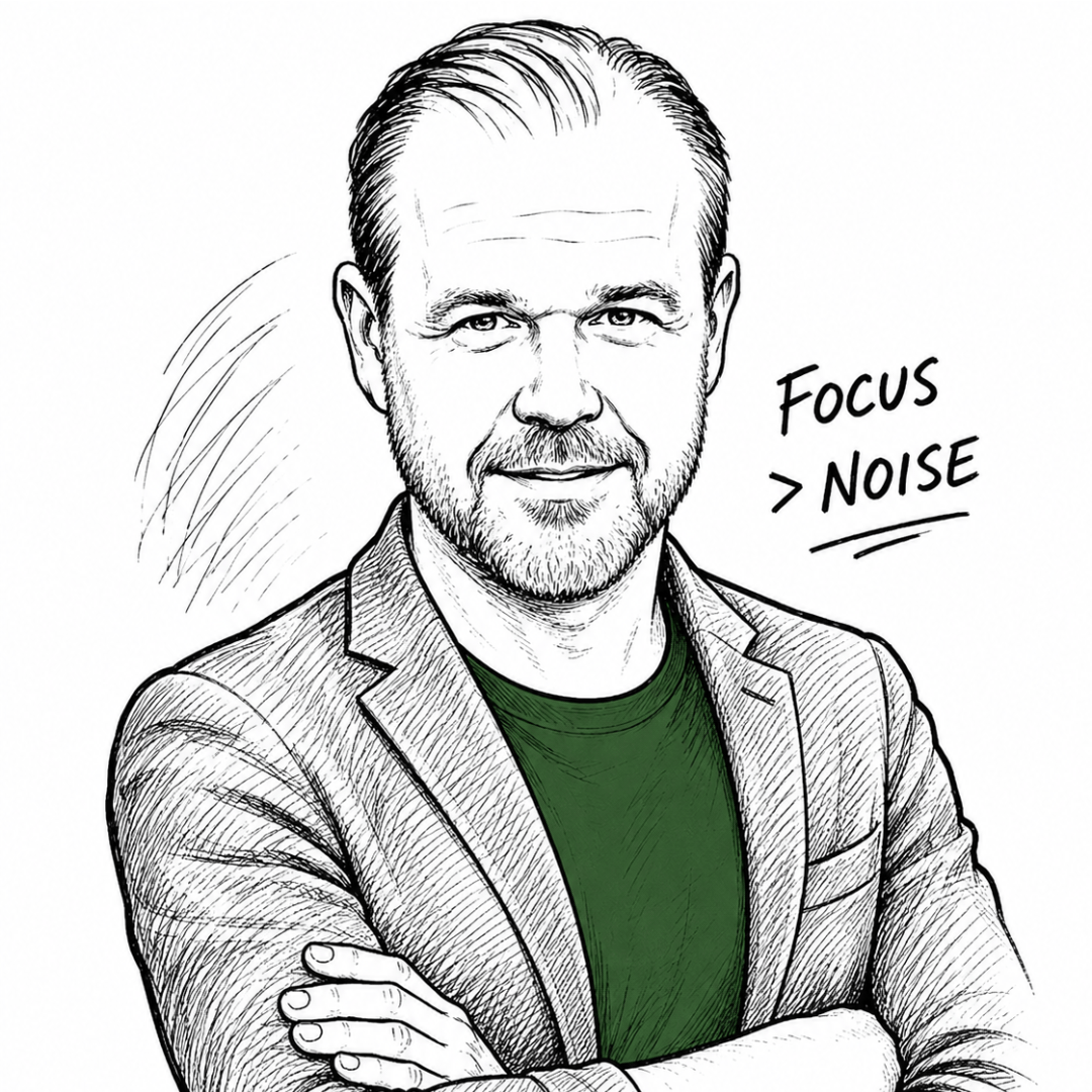 Illustration of Frederik with folded arms wearing a green T-shirt under a blazer, alongside the handwritten message “Focus > Noise”